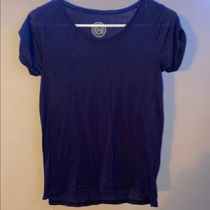 simple navy tshirt